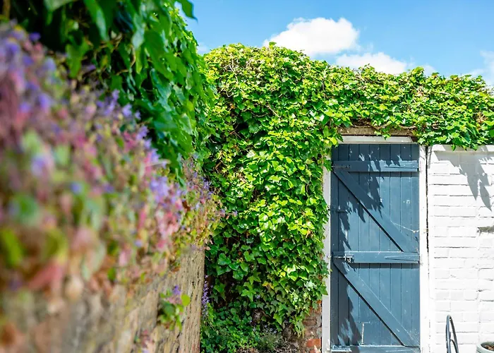 22 North Parade * يورك